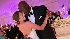 Michael Jordan a Yvette Prietová při prvním manželském tanci Michael Jordan a Yvette Prietová při prvním manželském tanci