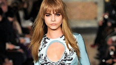 Cara Delevingne na pehlídce Emilio Pucci podzim - zima 2013/2014