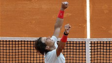 JDE DO FINÁLE. Rafael Nadal se raduje z vítzství nad Jo-Wilfriedem Tsongou v