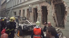 Budova v Divadelní ulici íslo 5 chvilku po výbuchu. 