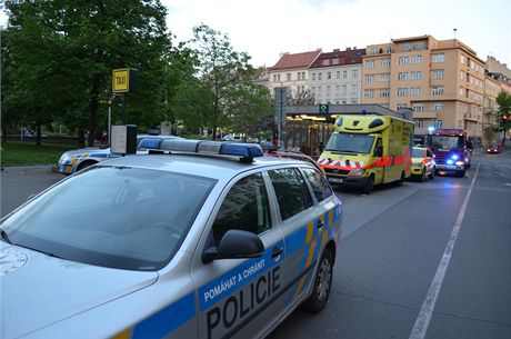 Policejn zsah u metra Nmst Jiho z Podbrad (8. 5. 2013)