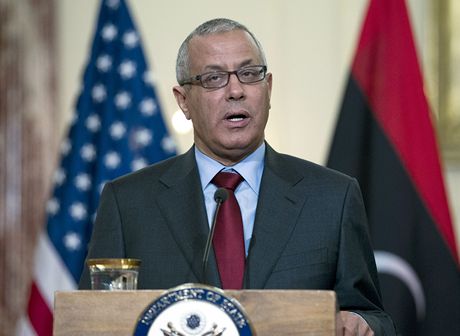 Libyjský premiér Ali Zeidan promlouvá na tiskové konferenci ve Washingtonu po