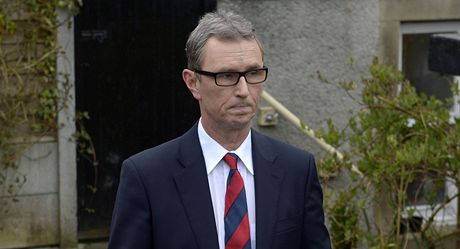 Nigel Evans ped svým domem v Pendletonu