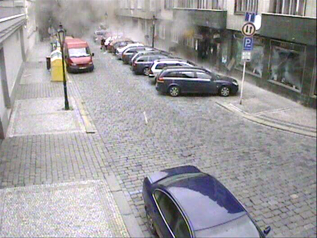Výbuch plynu v Divadelní ulici okem bezpenostní kamery