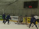 SLOVÁCI V JESKYNI. Sloventí hokejisté si uili nedlní trénink v tréninkové