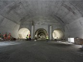Traov tunely a obratov tunel za stanici Petiny.