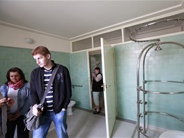 Koupelna Masarykova bytu ve stylu art deco je jedinou místností, která se do...