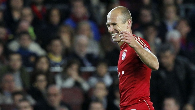 UVOLNN A POHODA.  Arjen Robben prv vstelil branku a v, e Bayern Mnichov m finle Ligy mistr tm jist.