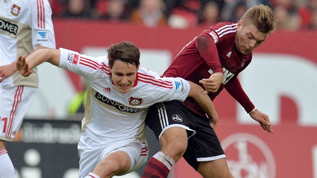 Momentka z utkn fotbalov bundesligy mezi Norimberkem a Leverkusenem.