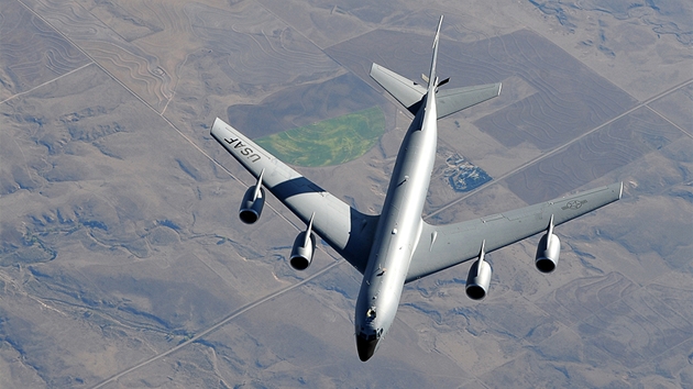 Americk ltajc tanker KC-135 Stratotanker