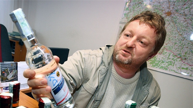 Policist obvinili Pavla anigu (na  snmku) z vylvn alkoholu do kanalizace a dajnho daovho niku (2013).