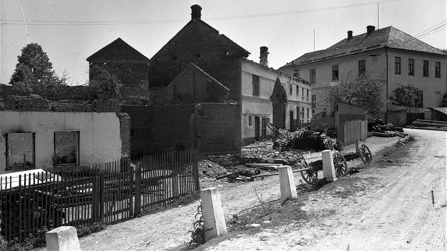 Pohled na kolu a do centra vyplenho Javoka v kvtnu 1945.
