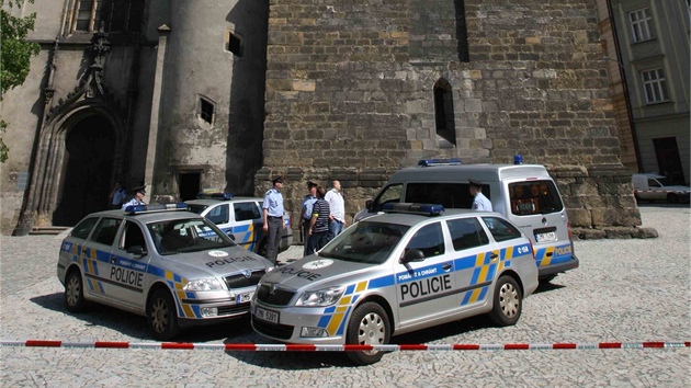 U ve olomouckho chrmu svatho Moice leelo mrtv tlo neznm eny. Policist na frekventovan msto v srdci Olomouce dorazili kolem druh hodiny odpoledne. S velkou pravdpodobnost spchala sebevradu. (9. kvtna 2013)