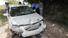 Rozstílené auto pákistánského alobce audhrího Zulfikara (3. kvtna 2013)