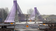 Rozestavěný most u polských Świerklan stále brání kamionům v průjezdu na polské Rozestavěný most u polských Świerklan stále brání kamionům v průjezdu na polské