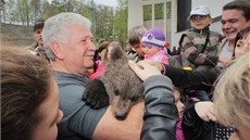 V amfiteátru u plzeské zoo byla ve stedu poktna dv medvíata Václava...