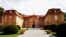 Účetní cena zámku je asi 329 milionů, reálně prý za něj podle úvah vlády bude Účetní cena zámku je asi 329 milionů, reálně prý za něj podle úvah vlády bude