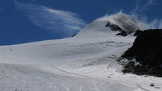 Similaun (3606 m) od chaty Similaun Htte (3019 m).