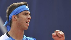 Český tenista Jiří Veselý a jeho oslavné gesto Český tenista Jiří Veselý a jeho oslavné gesto