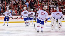 Montrealtí hokejisté zklamaní po prohe s Ottawou. V popedí Tomá Plekanec.