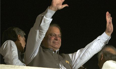 Pákistánský premiér Naváz aríf pi volbách v roce 2013