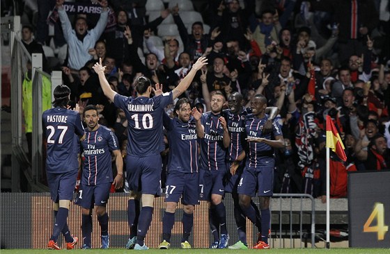 Fotbalisté Paris Saint Germain porazili Lyon a  po 19 letech slaví titul ve
