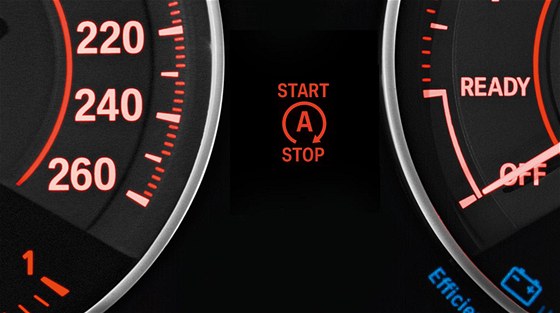 Start-stop systém dnes dostává vtina nových aut. Bývá oznaený touto ikonkou. Kdy svítí, systém je vypnutý.