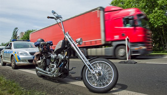 Policie hlídala motorkám pes noc jejich stroje. Foto: Martin Horký, MAFRA