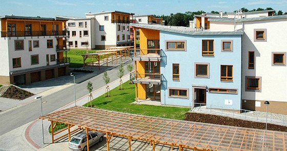 Nové domy v Ostrav-Hemanicích v roce 2009. Vinou krize je zájem o nemovitosti
