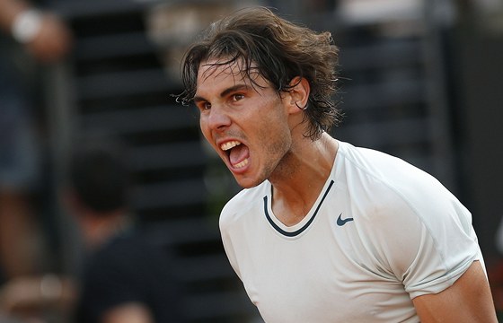 NAKONEC MU NADAL. Rafael Nadal se raduje po výhe nad eským tenistou Tomáem