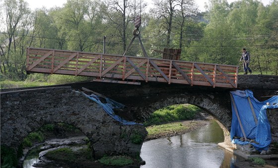 Úady konen naly spolenou e a oprava historického ponieného mostu v