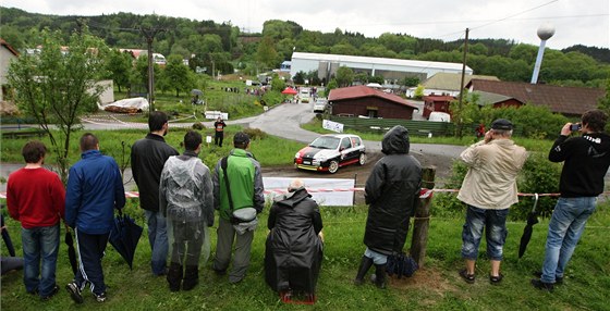 Mnoství divák na Rallysprintu Kopná ovlivnil dé.