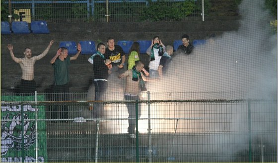 Tem ze dvanácti fanouk Mostu hrozí za výtrnictví pi zápase ve Zlín vzení.