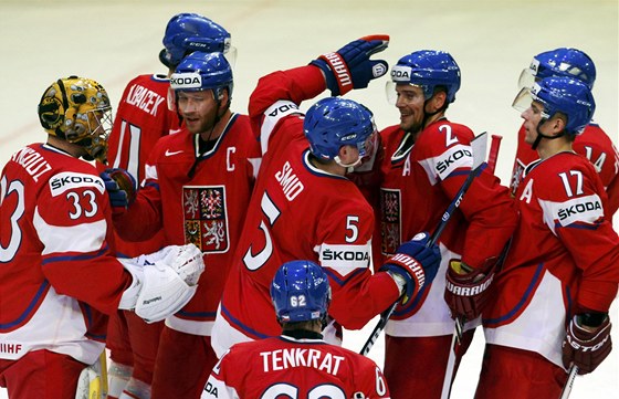 etí hokejisté se radují z výhry nad Norskem.