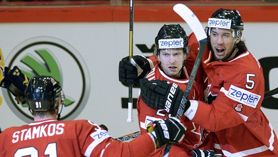 Claude Giroux (uproted) si zahrál za Kanadu na letoním mistrovství svta. Dostane se i na olympiádu?