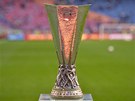 Trofej pro vítze Evropské ligy. eká bu na kapitána Chelsea, anebo Benfiky.