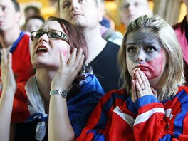 Zejm&eacute;na fanynky z&aacute;pas hodně prož&iacute;valy a vyřazen&iacute; Česk&eacute;ho t&yacute;mu oplakaly.