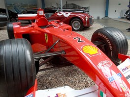 Zapjené vozy Ferrari v praském NTM