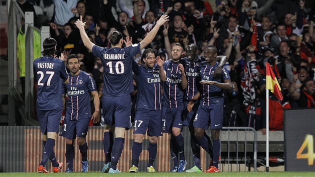 Fotbalist Paris Saint Germain porazili Lyon a  po 19 letech slav titul ve francouzsk lize.