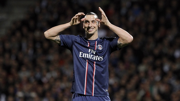 Zlatan Ibrahimovi z tmu Paris Saint Germain po zahozen anci. V utkn s Lyonem nakonec jeho gl rozhodl a se svmi spoluhri mohl oslavit titul.