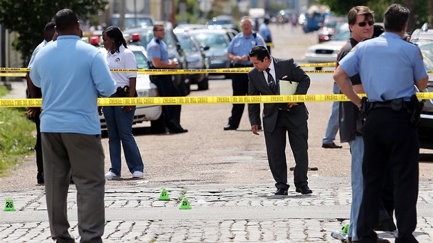 Policii v americkm New Orleans se podailo identifikovat jednoho podezelho ze stelby bhem prvodu na Den matek.