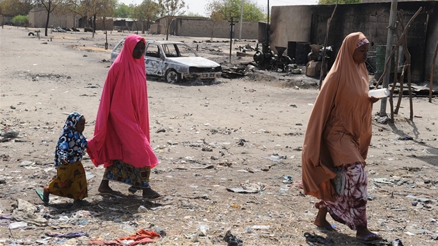 Po stetech mezi islamistickými ozbrojenci a nigerijskou armádou zstávají