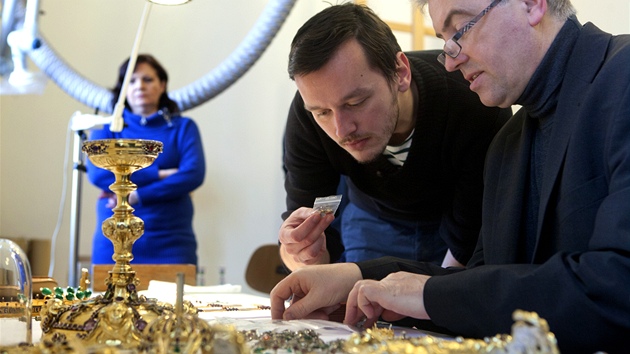 Restaurov&aacute;n&iacute; relikvi&aacute;ře sv. Jana Nepomuck&eacute;ho