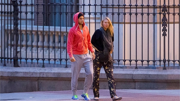 SPOLU. Maria arapovov a Grigor Dimitrov na prochzce veernm Madridem.
