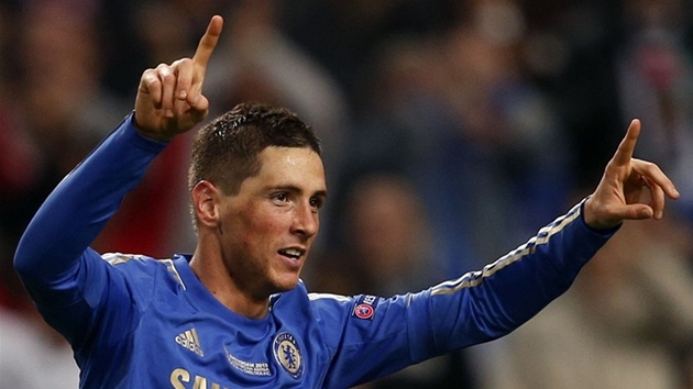 Fernando Torres z Chelsea se raduje z glu proti Benfice.