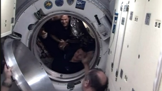 Posledn chvle posdky 35 ped odletem od ISS