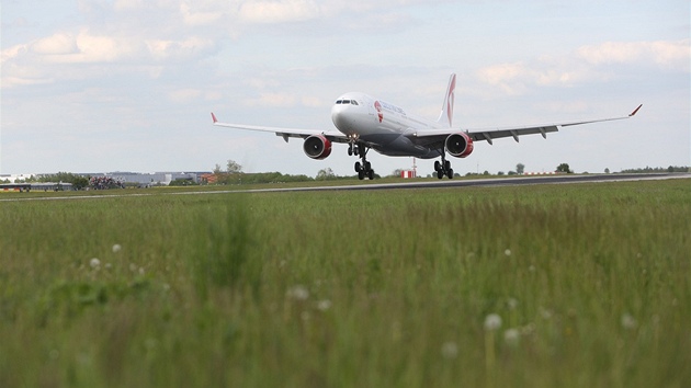 Airbus A330-300 v barvch SA dosed na letit Vclava Havla.