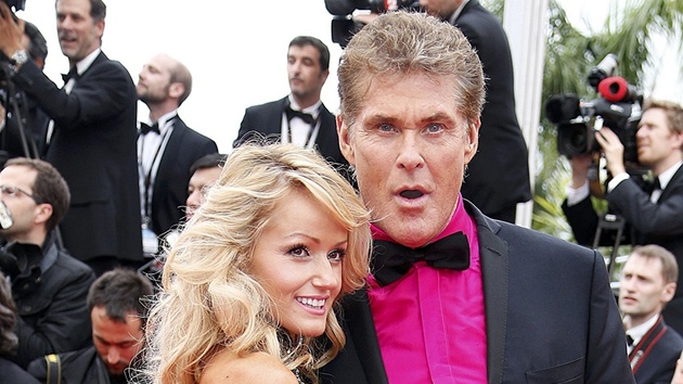 Bval prodavaka Hayley Robertsov a jej mu David Hasselhoff (Cannes 2013)