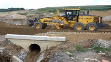 Stavba silnice do Hrádku se protahuje několik let. Stavba silnice do Hrádku se protahuje několik let.