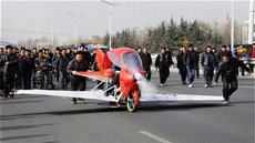V listopadu roku 2012 se na zkuební let vydal letadlový motocykl Zhang...